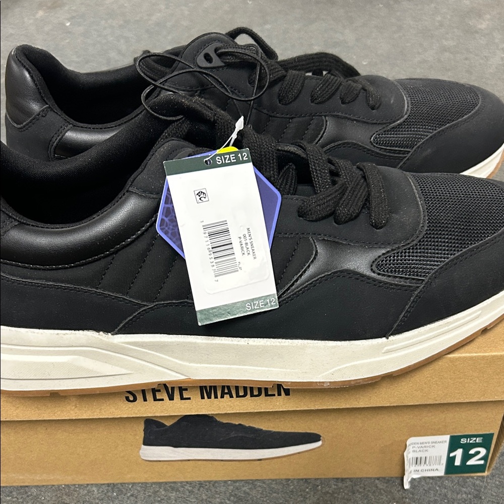 Steve Madden Men's Black and White Sneakers